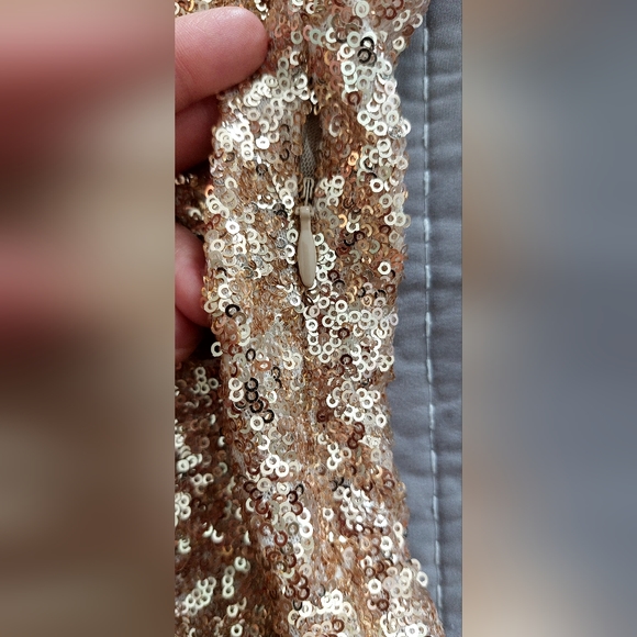 🥂 BEBE Gold Sequin Peplum Top - Picture 5 of 10